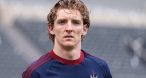 Oficial: Barcelona contrata Anthony Gordon do Newcastle