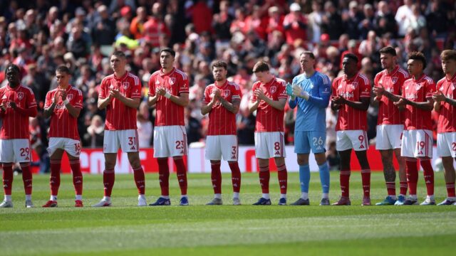 ottingham-forest-players-during-a-minute-s-applause.JPG