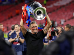 Luis Enrique agradeceu ao técnico da Roma, Bisceglia, após a vitória do PSG na final da Liga dos Campeões