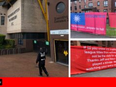 Faixas de protesto surgem do lado de fora de Molineux enquanto os torcedores do Wolves expressam seus sentimentos antes da partida do Fulham