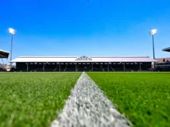 Ele conversa com os torcedores do Arsenal sobre a vitória de domingo sobre o Fulham e o churrasco de sua sogra…
