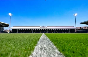 Ele conversa com os torcedores do Arsenal sobre a vitória de domingo sobre o Fulham e o churrasco de sua sogra…
