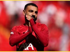 (VÍDEO) Post Salah negou gol no primeiro tempo durante a despedida de Anfield