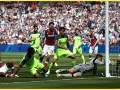 Simon Mignolet postou uma declaração emocionante após sua aposentadoria