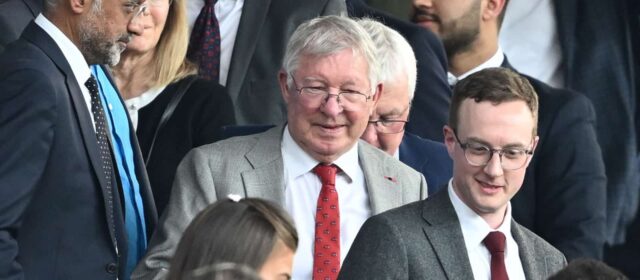sir-alex-ferguson-manchester-united-v-arsenal-fc-premier-league-min.jpg