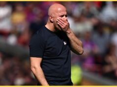 Liverpool confirma saída imediata de Arne Slott de Anfield