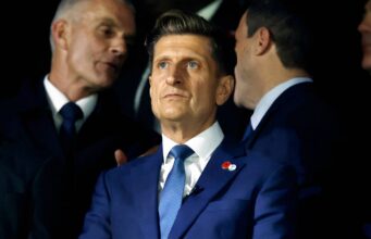 Ex-técnico do Leeds deixa clube após Crystal Palace expressar interesse