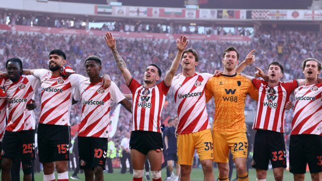 sunderland-team-celebrating-chelsea.jpg