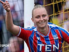 A atacante galesa Elise Hughes deixa o Crystal Palace promovido