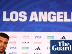 Jogadores de futebol iranianos chegam aos EUA em meio a acordo de paz, mas admitem que a tensão ‘satura a alegria’ | Irã