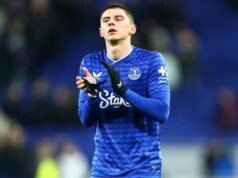 Mykolenko busca o título após assinar novo contrato com o Everton