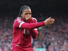 Bayern explora a surpresa Ngumoha antes da potencial estreia do adolescente na Inglaterra
