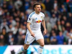 O capitão do Leeds, Ampadu, assinou um novo contrato de longo prazo com Elland Road