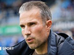 Robin Van Persie é demitido do Feyenoord depois de apenas dezesseis meses