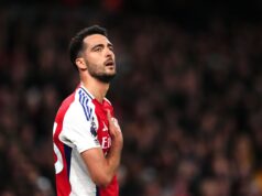 ‘Li nas redes sociais que jogarei como atacante no próximo jogo. Sinceramente, só estou rindo, mas um dos treinadores disse que isso poderia acontecer ‘Mikel Merino jogando na frente do Arsenal