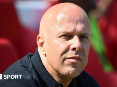 Arne Slot: Ex-técnico do Liverpool escreve carta aberta emocionante após demissão