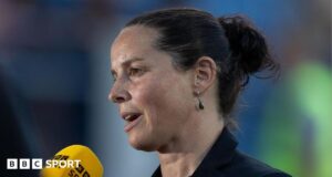 Decisão da Copa do Mundo Feminina: seleção de Rhian Wilkinson no País de Gales aponta que o avião pousou do céu