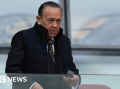 O Estádio de Londres e a equipe feminina do West Ham ignoraram a proibição de contato de Sullivan
