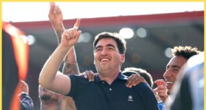 Por que o Liverpool escolheu Andoni Irala após a demissão de Arne Slott