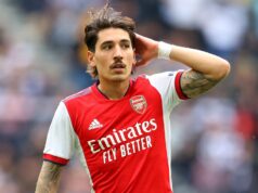 Quais defensores e goleiros do Arsenal da década de 2010 merecem mais crédito?