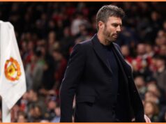Carrick, técnico do Man United, quer mais meio-campistas depois de Ederson