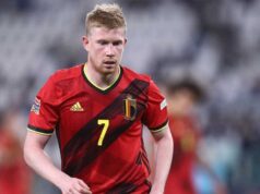 Trossard e De Bruyne marcam enquanto os Red Devils se aquecem para a Copa do Mundo com uma vitória impressionante