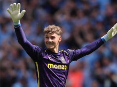 Sky Blues apresenta oferta para contratar Carl Rushworth