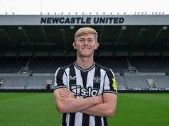 Lewis Hall gosta de se juntar ao Man United