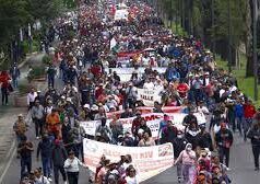 Protestos mexicanos bloqueiam a estrada para o estádio Azteca antes do início da Copa do Mundo