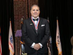 Victor Montagliani recebe a Medalha de Honra Ellis Island
