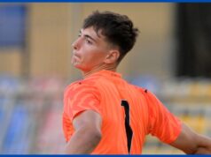 PSG mira em goleiro adolescente com estilo impressionante