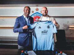 O ícone do Manchester City, Yaya Touré, consegue um primeiro emprego surpreendente como treinador