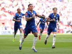 O jornal confirma o crescente interesse de transferência do titular do Chelsea enquanto os Blues se preparam para as ofertas de verão