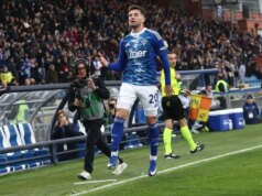 Chave da Copa do Mundo para Martin Baturina, do Como, enquanto times da Premier League circulam