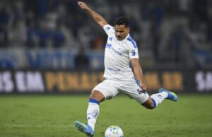 O Barcelona reconhece os talentos do Cruzeiro, avaliado em 15 milhões de euros, como uma potencial oportunidade de mercado
