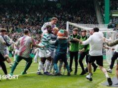 Celtic é banido do estádio por invasão de campo no último dia