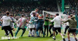 Celtic é banido do estádio por invasão de campo no último dia