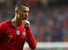 ‘Cristiano Ronaldo me fez fazer espacates. Pensei: ‘Isso nunca mais vai acontecer’. Não quero que ninguém me tire a carreira’ Ashley Cole nos seus jogos do torneio principal com o ícone português