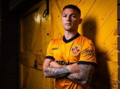 Kieran Trippier está considerando deixar o contrato do Wolves após a demissão de Rob Edwards
