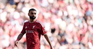 Salah foi oferecido à Roma, mas o salário é um obstáculo