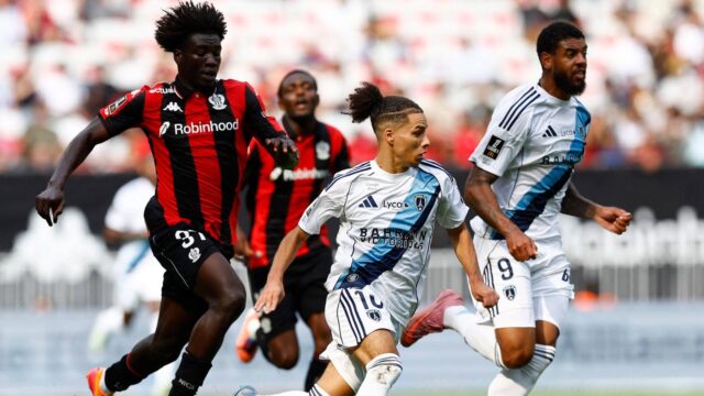 paris-fc-s-ilan-kebbal-and-willem-geubbels-in-action-with-ogc-nice-s-kojo-peprah.JPG