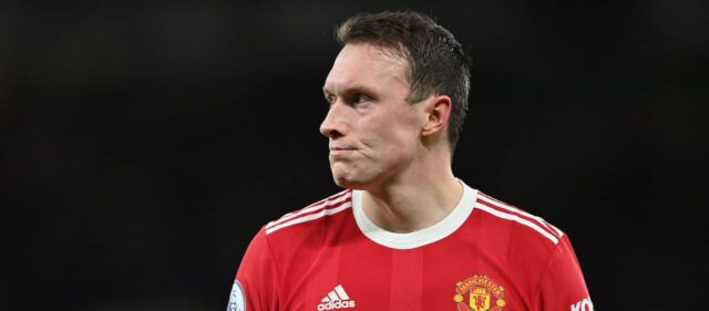 phil-jones-fbl-eng-pr-man-utd-wolves2-min.jpg