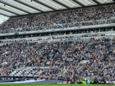 O clube me enviou por e-mail o número da lista de espera de ingressos para a temporada do Newcastle United