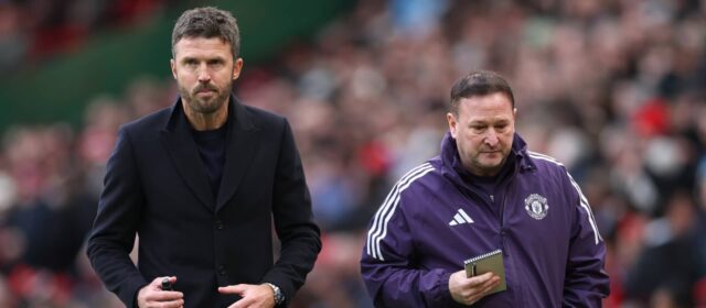 steve-holland-michael-carrick-manchester-united-v-manchester-city-premier-league.jpg