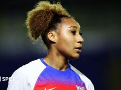 Lexi Lloyd-Smith: O atacante se junta ao Crystal Palace em um contrato de três anos