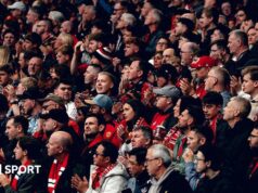 Ingressos para o Manchester United: os torcedores reagem furiosamente às restrições aos ingressos para a temporada dos clubes