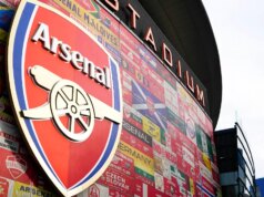 Goleiro francês vai assinar pelo Arsenal