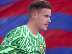 O acordo de saída do veterano do Barcelona pode fracassar à medida que o Ajax começa a perder a paciência com atrasos regulatórios
