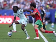 Liverpool com Manchester United por Manu Koné. contender