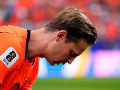 De Jong pode sofrer uma lesão no joelho!